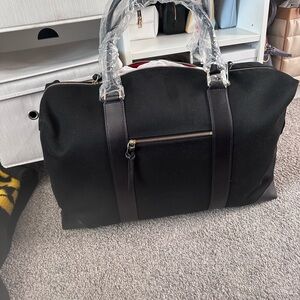 BNWT Dooney and Bourke Cabriolet Medium Duffle in Black Black